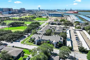 7065 N Holiday Dr, Galveston, TX 77550 - Photo 24