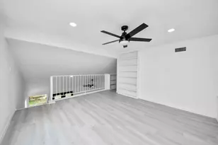 10410 Green Valley Ln, Houston, TX 77064 - Photo 24