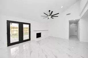 10410 Green Valley Ln, Houston, TX 77064 - Photo 8
