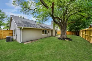 10410 Green Valley Ln, Houston, TX 77064 - Photo 40