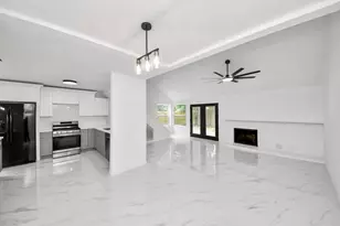 10410 Green Valley Ln, Houston, TX 77064 - Photo 10