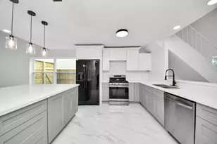 10410 Green Valley Ln, Houston, TX 77064 - Photo 8