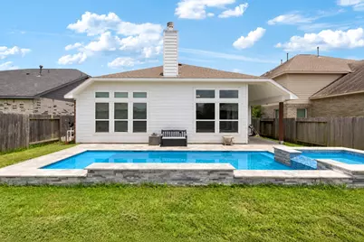 8803 W Crescent Lake Circle, Baytown, TX 77521 - Photo 14