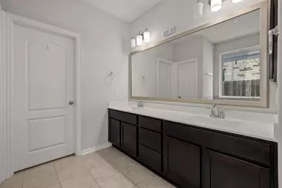 8803 W Crescent Lake Circle, Baytown, TX 77521 - Photo 10