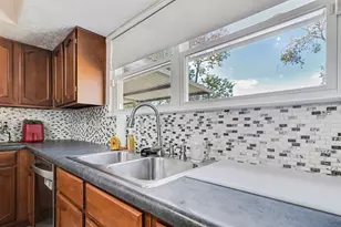 305 Bull Run Dr, League City, TX 77573 - Photo 14