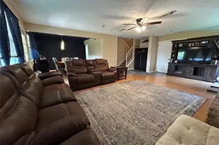 305 Bull Run Dr, League City, TX 77573 - Photo 4