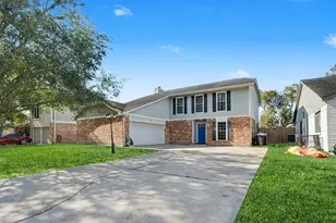 305 Bull Run Dr, League City, TX 77573 - Photo 10