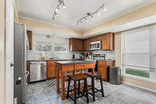 305 Bull Run Dr, League City, TX 77573 - Photo 12