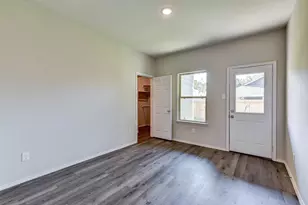 407 E Avenue G, Conroe, TX 77301 - Photo 12