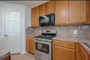 5242 Espuela Ln, Baytown, TX 77521 - Photo 10