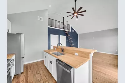 1042 Victoria Lane, Gilchrist, TX 77617 - Photo 8