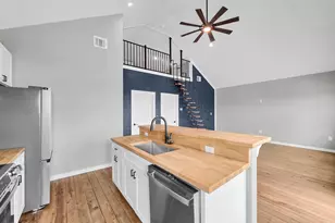 1042 Victoria Ln, Gilchrist, TX 77617 - Photo 8