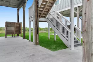 1042 Victoria Ln, Gilchrist, TX 77617 - Photo 20