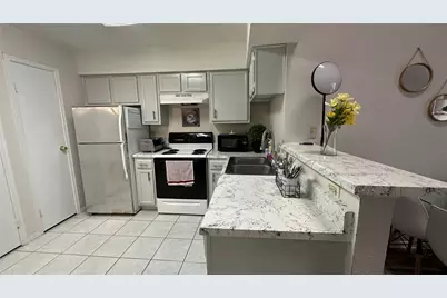 2425 Holly Hall St #51C, Houston, TX 77054 - Photo 4