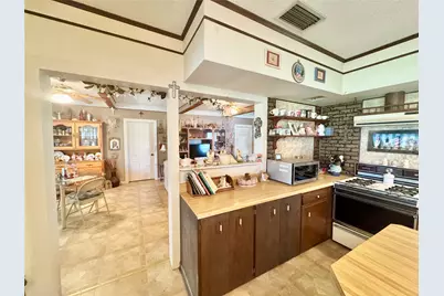 706 West Street, Yoakum, TX 77995 - Photo 12