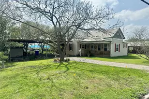 706 West St, Yoakum, TX 77995 - Photo 28