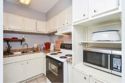 2700 Bellefontaine Street #B9, Houston, TX 77025 - Photo 6