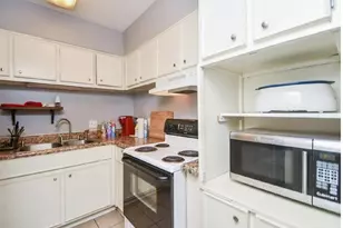2700 Bellefontaine St, Houston, TX 77025 - Photo 6