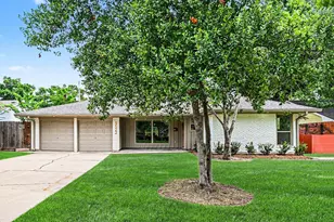 9522 Winsome Ln, Houston, TX 77063 - Photo 2