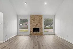 10803 Sageriver Dr, Houston, TX 77089 - Photo 14