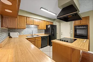 10714 Sherburne Dr, Houston, TX 77072 - Photo 14