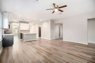 4027 Spurwing Ln, Baytown, TX 77521 - Photo 8