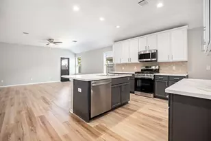 4027 Spurwing Ln, Baytown, TX 77521 - Photo 12