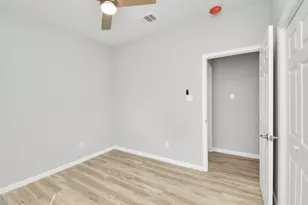 5941 Southlea St, Houston, TX 77033 - Photo 28