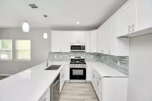 5941 Southlea St, Houston, TX 77033 - Photo 4