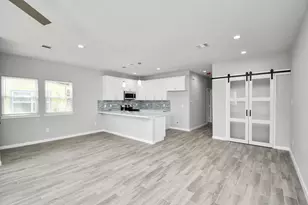 5941 Southlea St, Houston, TX 77033 - Photo 10