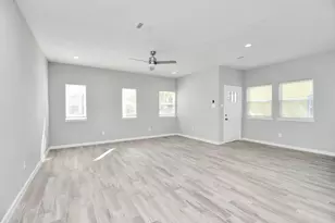 5941 Southlea St, Houston, TX 77033 - Photo 8