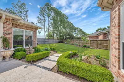 15510 Greens Cove Way, Houston, TX 77059 - Photo 10