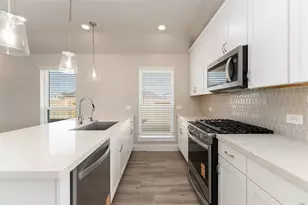 239 Bay Laurel Ct, Alvin, TX 77511 - Photo 8