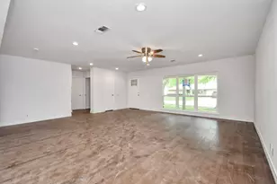 5010 Creekbend Dr, Houston, TX 77035 - Photo 8