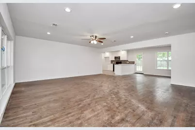 5010 Creekbend Drive, Houston, TX 77035 - Photo 6