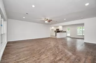 5010 Creekbend Dr, Houston, TX 77035 - Photo 6