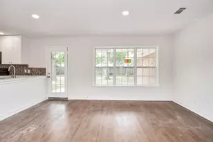 5010 Creekbend Dr, Houston, TX 77035 - Photo 10