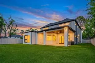 207 W 33rd St, Houston, TX 77018 - Photo 2