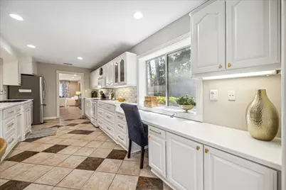 8956 Chatsworth Drive #8956, Houston, TX 77024 - Photo 10