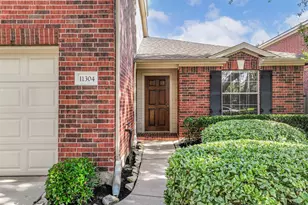 11304 Morning Brook Dr, Pearland, TX 77584 - Photo 4