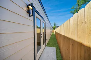 8106 Locksley St, Houston, TX 77078 - Photo 36