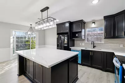 2419 29th Avenue N, Texas City, TX 77590 - Photo 2