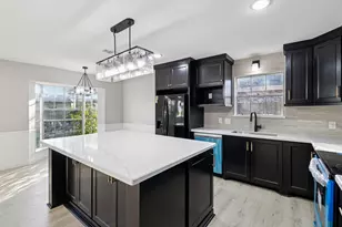 2419 29th Ave N, Texas City, TX 77590 - Photo 2