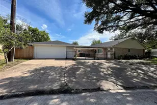 10903 Albury Dr, Houston, TX 77096 - Photo 2