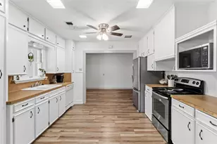 1902 Edgewood St, Liberty, TX 77575 - Photo 16
