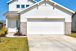 205 Laura Leigh Ln, Angleton, TX 77515 - Photo 2