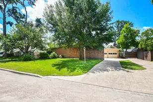 10231 Ivyridge Rd, Houston, TX 77043 - Photo 4