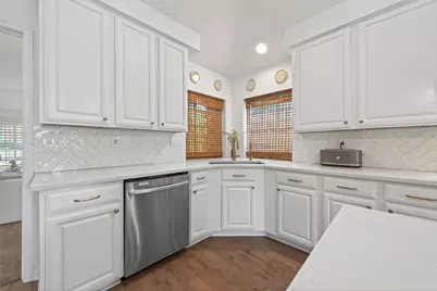 819 Maplewood Falls Court, Houston, TX 77062 - Photo 12