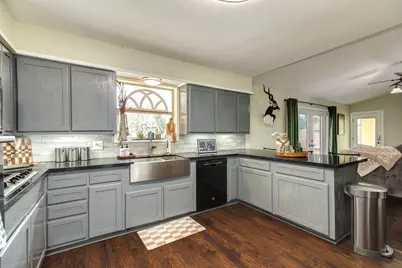 112 Blossom Street, Lake Jackson, TX 77566 - Photo 14