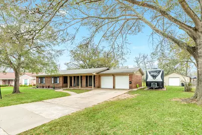 112 Blossom Street, Lake Jackson, TX 77566 - Photo 4